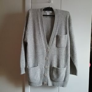 Cozy long V-neck cardigan with pockets